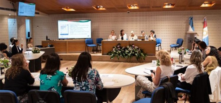 Se presentó un informe sobre buenas prácticas en materia de derechos humanos de las mujeres Se presentó un informe sobre buenas prácticas en materia de derechos humanos de las mujeres